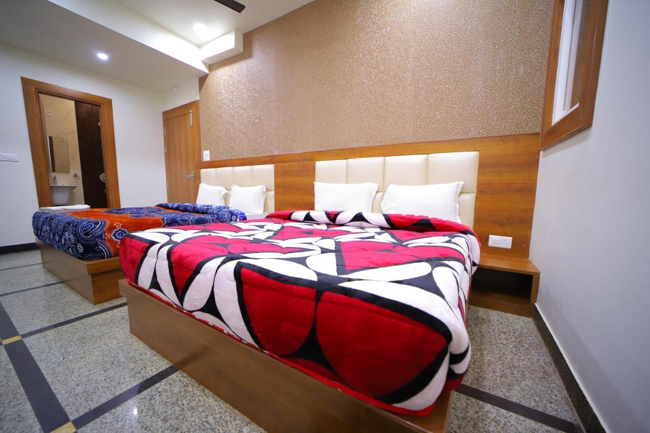 Hotel Royal Phoenix Агра Экстерьер фото