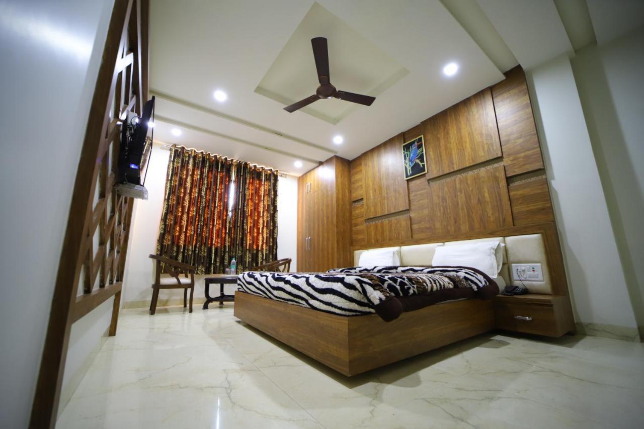Hotel Royal Phoenix Агра Экстерьер фото