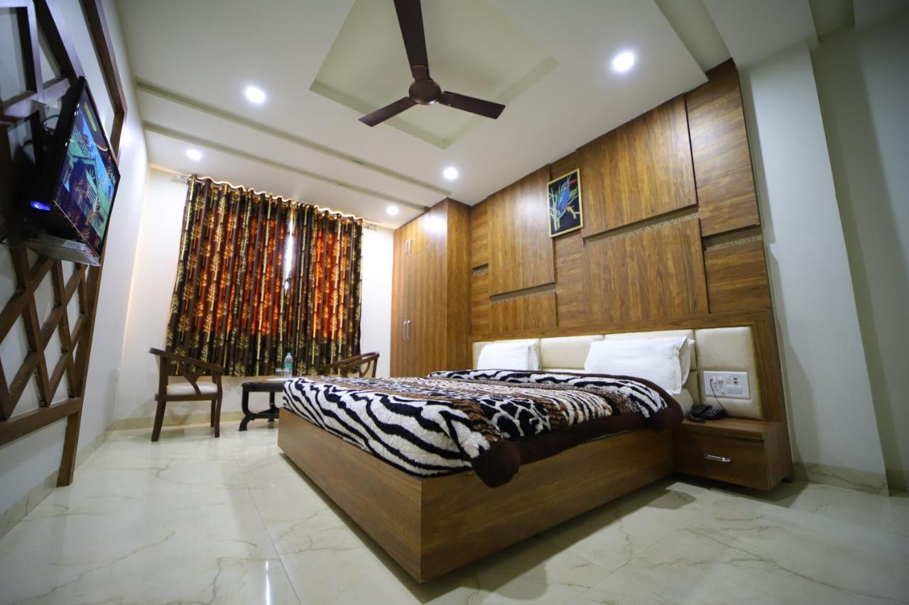 Hotel Royal Phoenix Агра Экстерьер фото